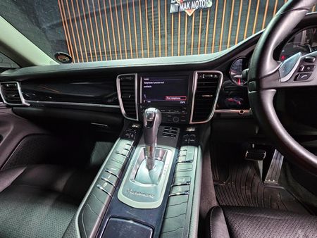 2012-Porsche-Panamera-Diesel-Auto_14