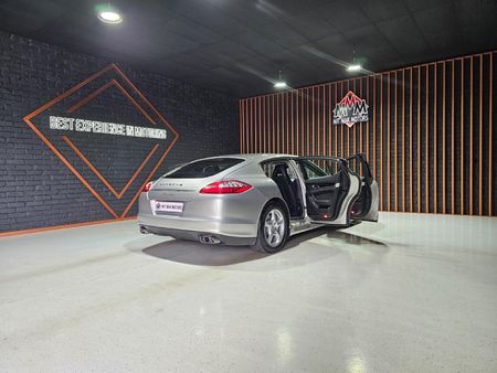 2012-Porsche-Panamera-Diesel-Auto_25