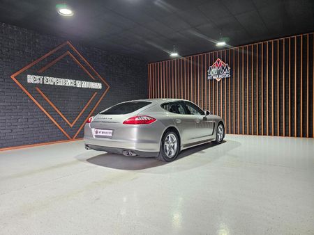 2012-Porsche-Panamera-Diesel-Auto_26