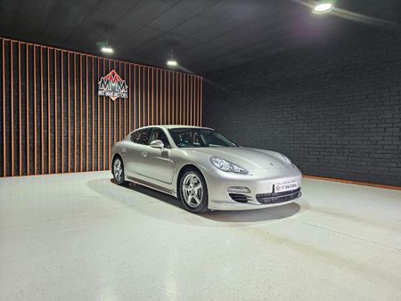 2012-Porsche-Panamera-Diesel-Auto_2