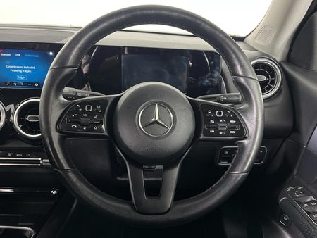 2021-Mercedes-Benz-GLB-250_9