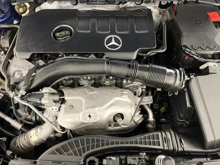 2021-Mercedes-Benz-GLB-250_10
