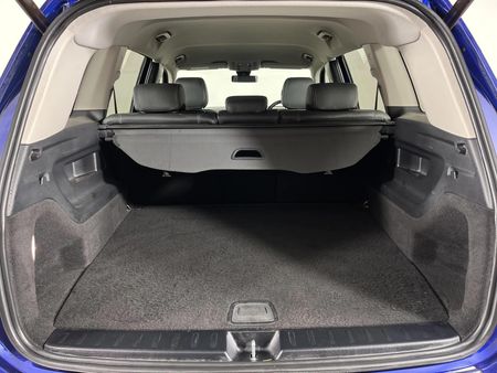 2021-Mercedes-Benz-GLB-250_11