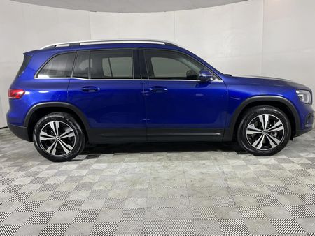 2021-Mercedes-Benz-GLB-250_14