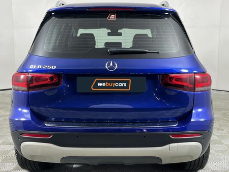 2021-Mercedes-Benz-GLB-250_15