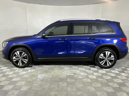 2021-Mercedes-Benz-GLB-250_16