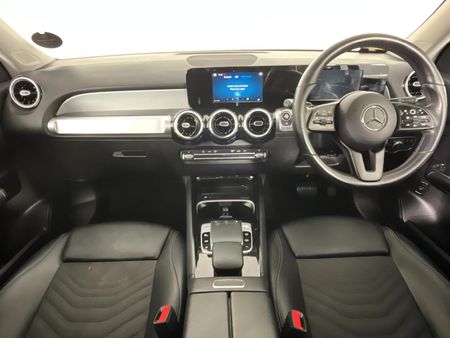 2021-Mercedes-Benz-GLB-250_1