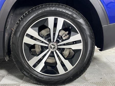 2021-Mercedes-Benz-GLB-250_5