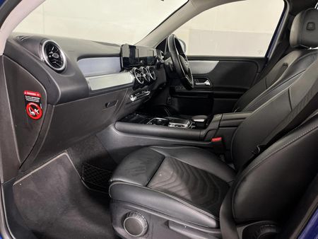 2021-Mercedes-Benz-GLB-250_7