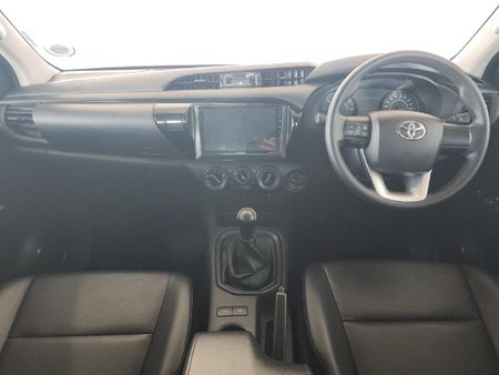 2026-Toyota-Hilux-24-GD-6-SR-4x4-Double-Cab_5