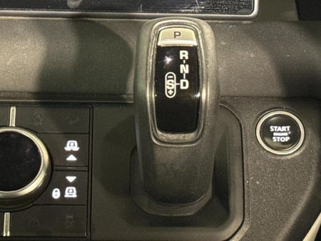 2021-Land-Rover-Defender-110-D240-177kW_9