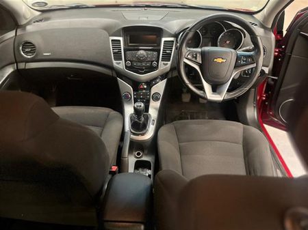 2013-Chevrolet-Cruze-18-LS_11
