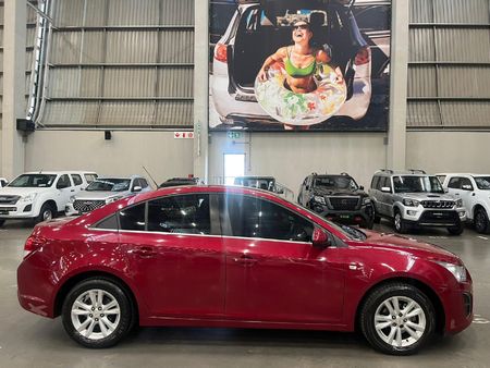 2013-Chevrolet-Cruze-18-LS_7
