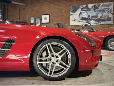2011-Mercedes-AMG-SLS-AMG_2