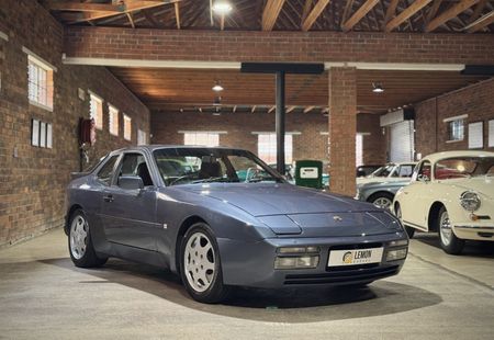 1989-Porsche-944-Turbo_0
