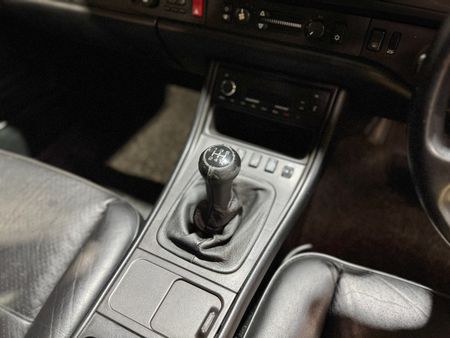 1989-Porsche-944-Turbo_12