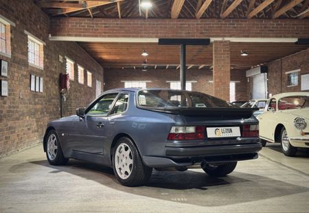1989-Porsche-944-Turbo_1