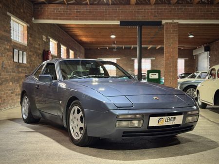 1989-Porsche-944-Turbo_4