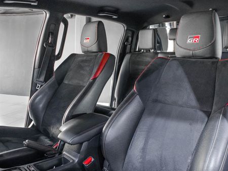 2024-Toyota-Hilux-28-GD-6-GR-S-4x4-Auto-Double-Cab_10