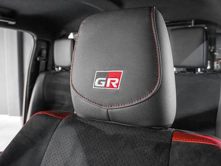 2024-Toyota-Hilux-28-GD-6-GR-S-4x4-Auto-Double-Cab_24