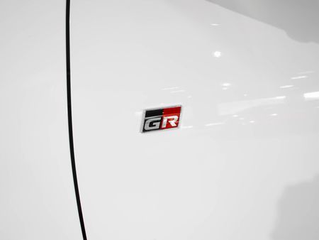 2024-Toyota-Hilux-28-GD-6-GR-S-4x4-Auto-Double-Cab_25