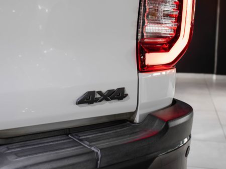 2024-Toyota-Hilux-28-GD-6-GR-S-4x4-Auto-Double-Cab_7