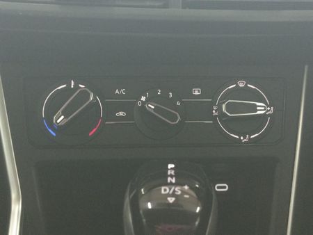 2024-Volkswagen-Polo-10-TSI-Life-Auto_15