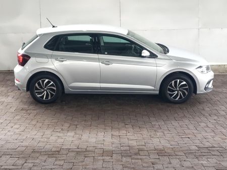 2024-Volkswagen-Polo-10-TSI-Life-Auto_2