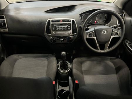 2013-Hyundai-i20-14-Fluid_9