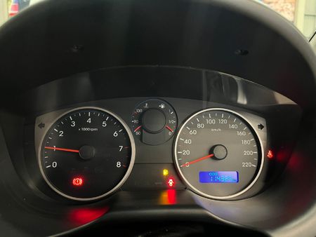 2013-Hyundai-i20-14-Fluid_10