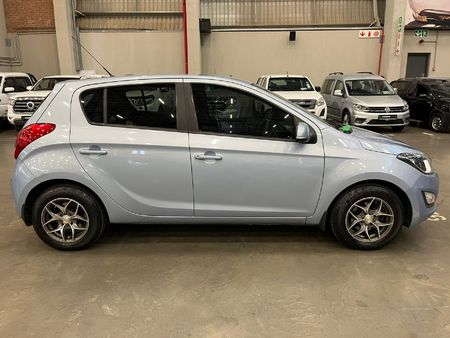 2013-Hyundai-i20-14-Fluid_1