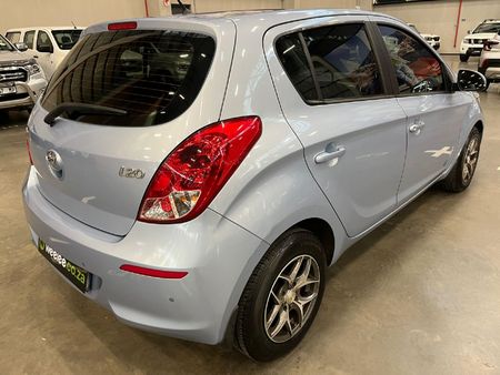 2013-Hyundai-i20-14-Fluid_2