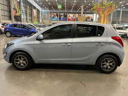2013-Hyundai-i20-14-Fluid_5