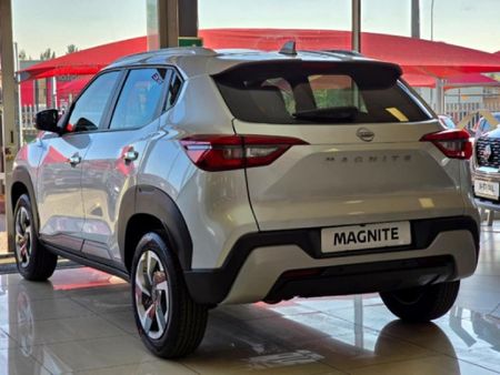 2025-Nissan-Magnite-10-Visia_3
