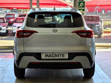 2025-Nissan-Magnite-10-Visia_4
