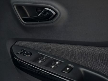 2025-Nissan-Magnite-10-Turbo-Acenta-Kuro_11
