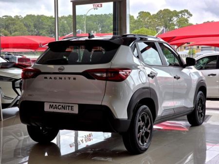 2025-Nissan-Magnite-10-Turbo-Acenta-Kuro_5