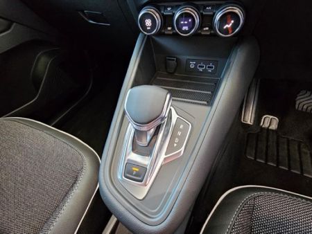 2024-Renault-Captur-13T-EDC_14