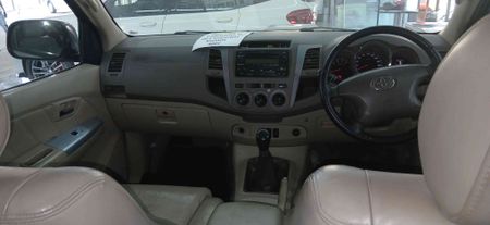 2008-Toyota-Fortuner-30-D-4D-Raised-Body_3
