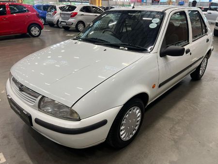 1998-Mazda-121-Soho-13-5-dr_2