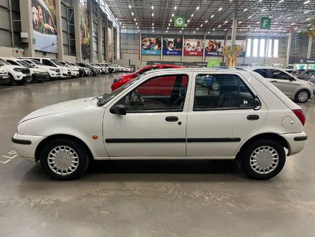 1998-Mazda-121-Soho-13-5-dr_3