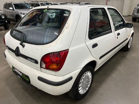 1998-Mazda-121-Soho-13-5-dr_6