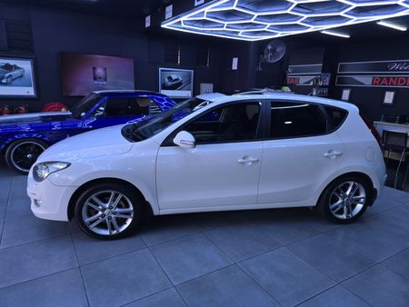 2012-Hyundai-i30-Hyundai-i30-20-GLS_10