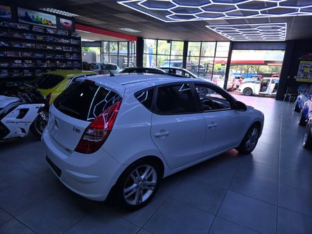 2012-Hyundai-i30-Hyundai-i30-20-GLS_12