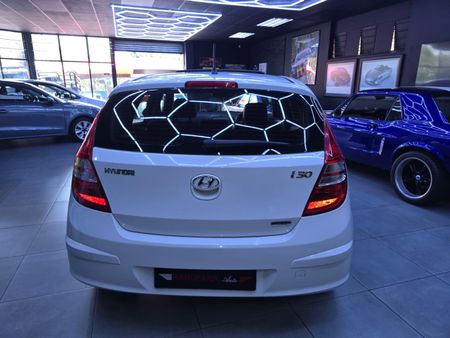 2012-Hyundai-i30-Hyundai-i30-20-GLS_15