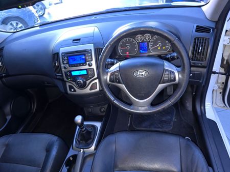 2012-Hyundai-i30-Hyundai-i30-20-GLS_16