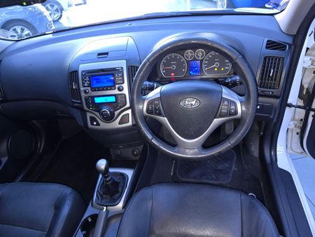 2012-Hyundai-i30-Hyundai-i30-20-GLS_17