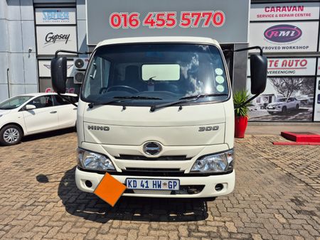 2021-Hino-300-614-SWB-EU3-FC-CC_1
