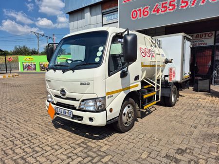 2021-Hino-300-614-SWB-EU3-FC-CC_2