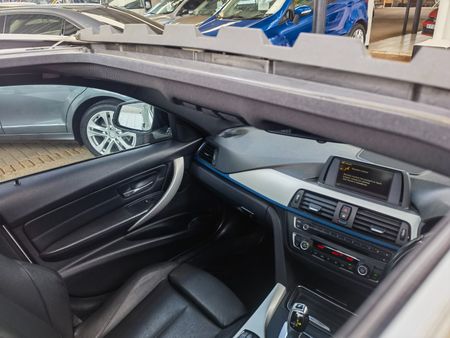 2014-BMW-3-Series-320i-M-Sport-Auto_9